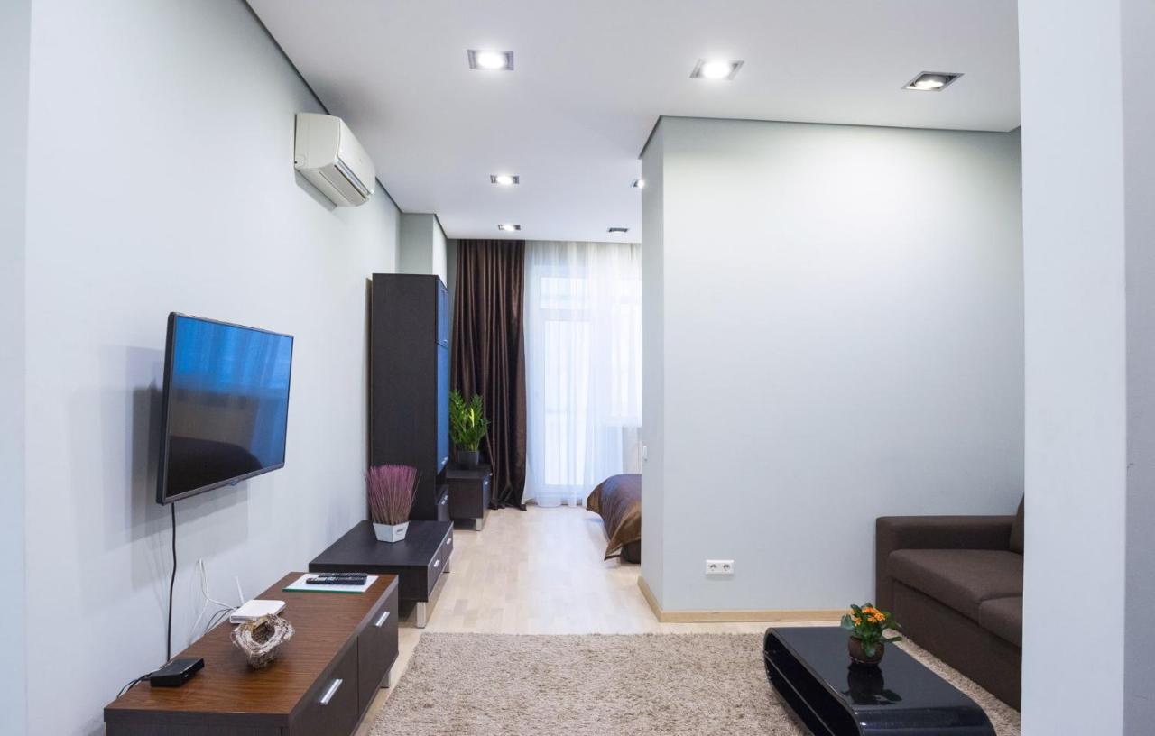 Navit Apartments With Breakfast, Near The Railway Station, The City Center And The Park Kijev Kültér fotó